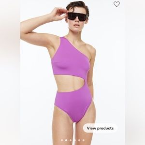 Swimsuit size M , never wore